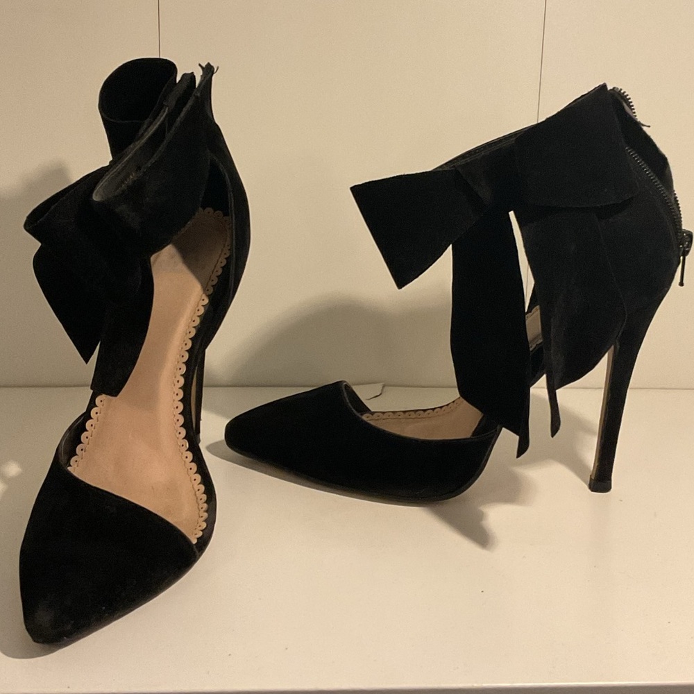 Shoedazzle Mayala Bow Heels